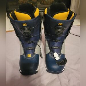 DC Navy and Yellow Snowboard Boots, Size 8 in Men's and 9.5 in Women's